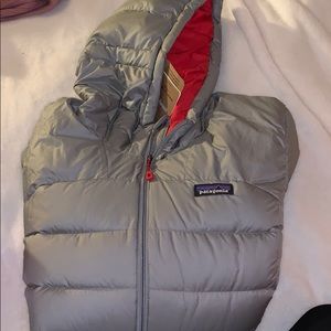 Women’s brand new grey/red Patagonia puffer